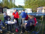 14/6: Gratulant Svein Dsen byr p champagne og jordbr