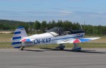 NRFs LN-KAP var stadig p vingene og fly aerobatic i treningsomrdet.