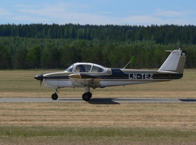 Fuji FA-200-160. Destinasjon hjemmebase Gullknapp. 