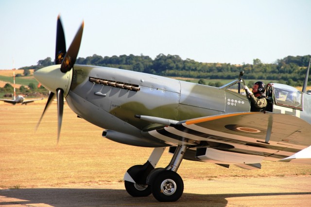 Spitfire p Flying Legends 2010