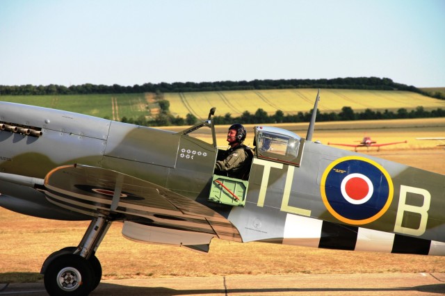 Spitfire p Flying Legends 2010