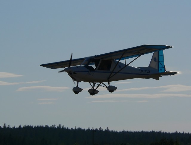 Ikarus C42B Mikrofly. Hrer til p Jren.