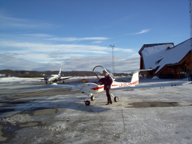 Oddvar Grstad foran LN-DFL p Leirin