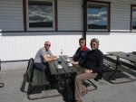 De-briefing etter en fin dag. Lars-Erik, Kjell og Erik.