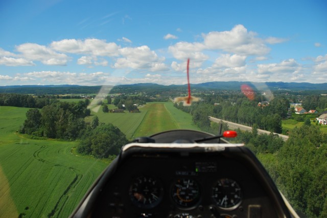 Overflyging ifbm. Jan Herbros begravelse