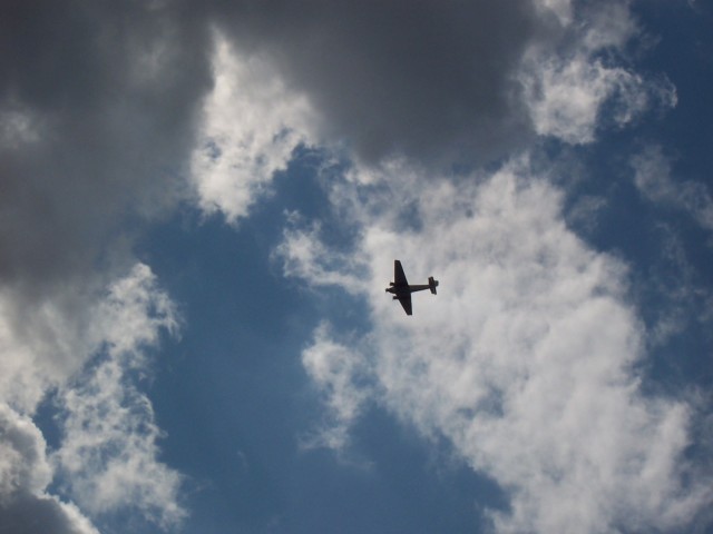 Tante Ju - Junker 52, over Berlin sentrum. Ett av f fly som fr lov til  fly i forbudssonen.